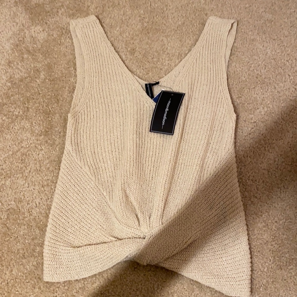 BNWT!! Crochet v neck tank